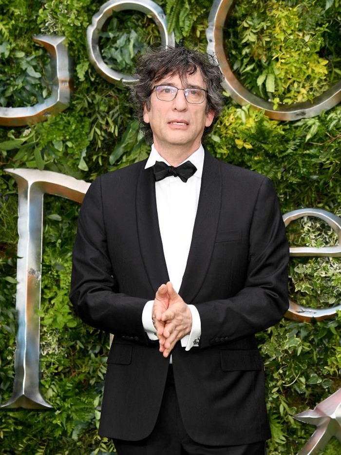 Penulis Neil Gaiman LONDON, ENGLAND - MAY 28: Neil Gaiman attends the Global premiere of Amazon Original Good Omens at Odeon Luxe Leicester Square on May 28, 2019 in London, England. (Photo by Jeff Spicer/Getty Images)