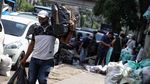 Satpol PP Tertibkan Pedagang di Trotoar Pasar Senen