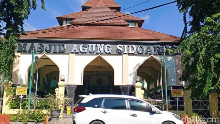 Pemkab Sidoarjo mengizinkan warga untuk menggelar takbiran di tengah pandemi Corona. Namun hanya di dalam mesjid atau musala.