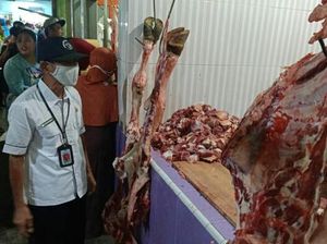 Daging Ayam Tak Layak Edar Ditemukan di Pasar Situbondo