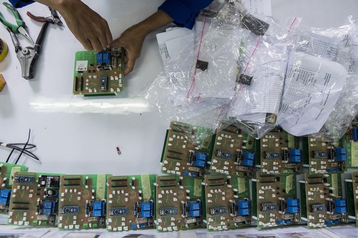 ITB dan PTDI bekerja sama untuk memproduksi ventilator portabel bernama Ventilator Indonesia. Sebanyak 500 ventilator diproduksi setiap minggunya.