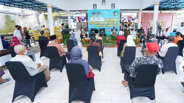 Gubernur Jatim Pantau Langsung Penyaluran BLT Dana Desa di Banyuwangi