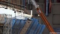Selain itu, terkait sturan larangan mudik yang diputuskan pemerintah sejak 24 Maret 2020 tak mempengaruhi pembangunan infrastruktur jalan tol maupun jalan nasional di sejumlah wilayah Tanah Air.