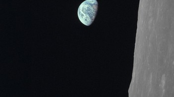 Bumi dilihat dari Bulan. Foto: NASA Earth Observatory
