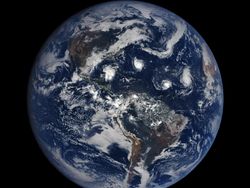 Penampakan Bumi dari Luar Angkasa yang Bikin Takjub