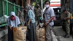 Satpol PP Tertibkan Pedagang di Trotoar Pasar Senen