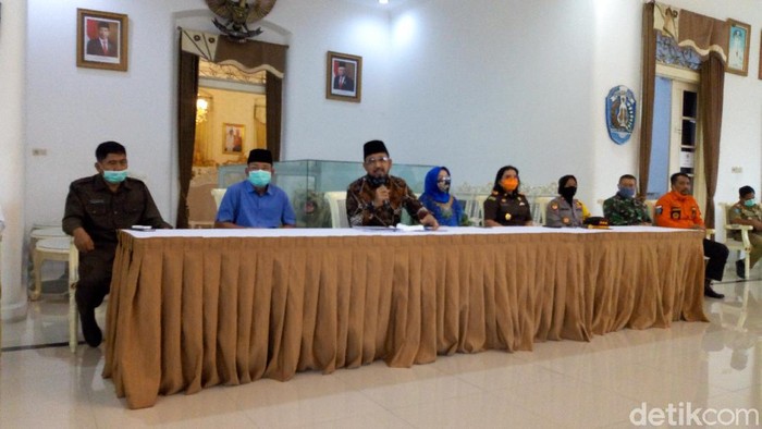 Ada satu kasus positif corona baru di Ponorogo yakni dari klaster Temboro. Di waktu bersamaan juga ada satu pasien positif yang dinyatakan sembuh.