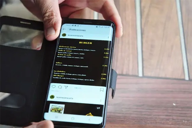 Sebuah restoran di Spanyol tidak lagi menyediakan buku menu di meja-meja. Mereka mengunggah menu di Instagram agar orang bisa memesan sebelum datang ke sana. Foto: dok. Boredpanda