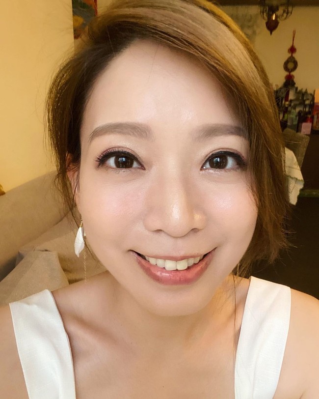 Sebelumnya di situs Wikipedia tertulis bahwa Gloria Tang lahir pada 1990. Tapi data kelahirannya di Wikipedia berbahasa China kini tertulis ia lahir pada 1978 setelah laporan tersebut muncul. Foto: Instagram @goodafternoongloria