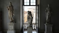 Sejarah museum ini dapat dilacak hingga tahun 1471, ketika Paus Siktus IV mendonasikan koleksi pentingnya mengenai benda perunggu kuno kepada masyarakat Roma dan meletakkannya pada Capitoline Hill.