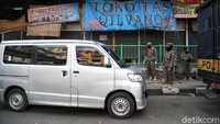 Satpol PP berjaga di sekitar Pasar Senen Jakarta.