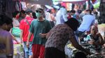 Hiruk Pikuk Aktivitas Warga di Pasar Tanah Sereal