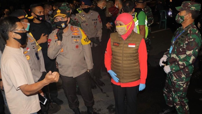 gubernur khofifah pantau warga kedung baruk