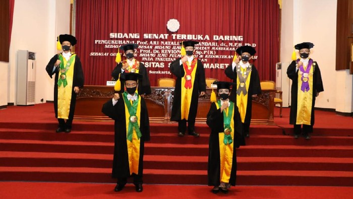 Pengukuhan dua guru besar di UNS, Solo, Rabu (20/5/2020).