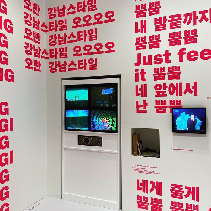 Lihat Uniknya Lirik Lagu BTS, SHINee, hingga PSY Dipamerkan di Museum Ini