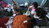 Seperti diketahui, pasar yang berada di kawasan Tanah Sereal, Jakarta, itu kerap menjadi tujuan warga untuk berbelanja kebutuhan sehari-hari. Berbagai kebutuhan pokok dijajakan oleh para pedagang di pasar itu, mulai dari sayur-sayuran, ikan, hingga peralatan rumah tangga tersedia di sana.  