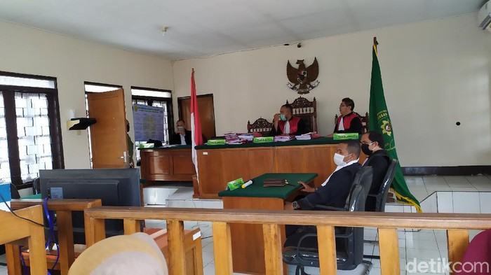 Sidang putusan lima mahasiswa terdakwa kasus terbakar-meninggalnya polisi di Cianjur ditunda hingga 28 Mei 2020