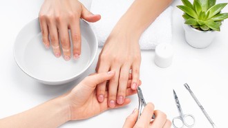 Viral Wanita Kena Kanker Kulit Usai Manicure, Dokter Berikan Tips Agar Tetap Aman