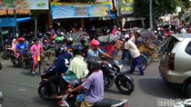 Potret Kepadatan Pengunjung di Pasar Kota Rembang