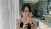 Banyak penggemar Dita dari Indonesia yang mengucapkan selamat atas debut Dita di Korea Selatan. Sementara itu banyak juga penggemarnya yang mendoakannya sukses berkarir di sana. Foto: Instagram @ditakarang
