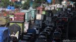 Potret Kemacetan di Tol Jakarta-Cikampek Jelang Lebaran
