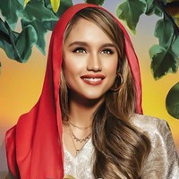 Tampil dengan makeup flawless, Cinta Lauara mengajak masyarakat tidak bepergian dan mudik ke kampung halaman jelang Lebaran. True love is selfless, it is prepared to sacrifice.” Jangan mudik ya. Untuk saat ini lebaran dirumah aja, unggahnya. Foto: instagram @claurakiehl