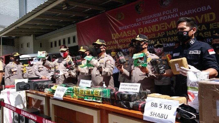 Polisi bongkar penyelundupan sabu dalam truk logistik