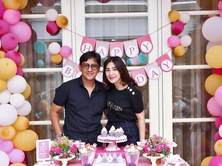Romantisnya Andre Taulany Saat Kulineran Bareng Keluarga
