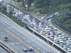 Melihat Lagi Kepadatan Kendaraan di Semanggi Kemarin Sore