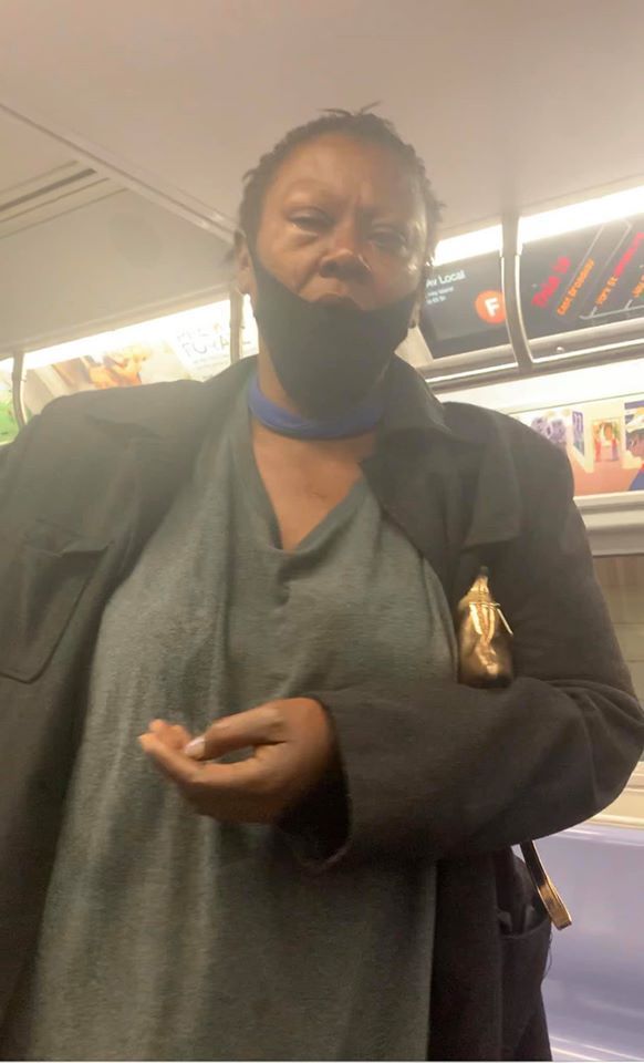 Wanita tak dikenal ini tiba-tiba meneriaki Jess Mo