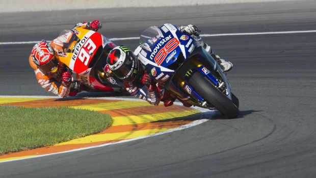 Lorenzo Marquez VALENCIA, SPAIN - NOVEMBER 08: Jorge Lorenzo of Spain and Movistar Yamaha MotoGP leads Marc Marquez of Spain and Repsol Honda Team during the MotoGP race during the MotoGP of Valencia - Race at Ricardo Tormo Circuit on November 8, 2015 in Valencia, Spain. (Photo by Mirco Lazzari gp/Getty Images)