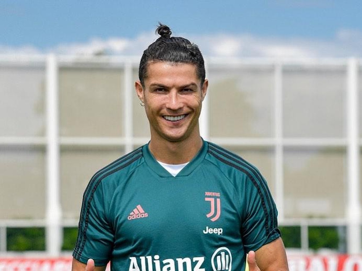 Cristiano Ronaldo menjadi miliarder pertama dari lapangan hijau. ((Foto: Instagram/cristiano)