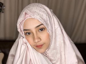 Anya Geraldine Pakai Mukena, Netizen: Ada yang Bening Tapi Bukan Air Wudhu