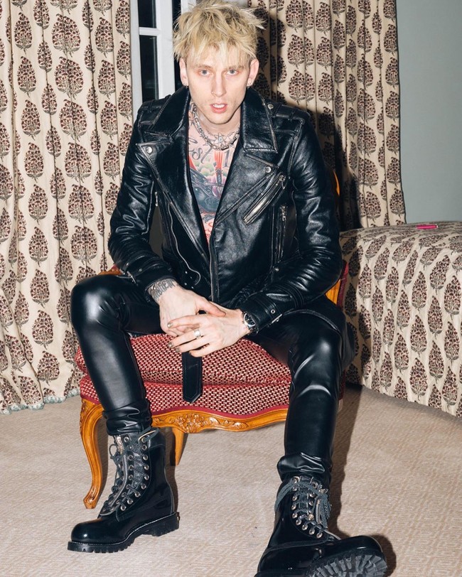 Machine Gun Kelly bernama asli Richard Colson Baker. Dikenal sebagai musisi, pria 30 tahun itu mengawali kariernya pada 2006. Namun, album perdananya yang berjudul Lace Up baru dirilis pada 2012 setelah mendapat kontrak dengan label rekaman besar Interscope setahun sebelumnya. (Foto: Instagram/@machinegunkelly)