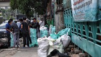 Para pedagang berharap agar pemerintah lebih memperhatikan nasib para pedagang kecil. Minimal mereka dapat berjalan seperti biasanya dengan berjanji akan menjalankan protokol kesehatan.