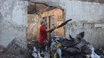 Mencari yang Tertinggal dari Puing-puing Sisa Kebakaran di Tambora