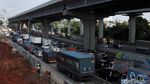 Potret Kemacetan di Tol Jakarta-Cikampek Jelang Lebaran