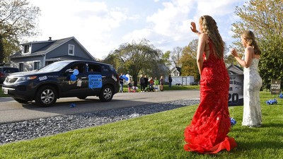 Begini Keseruan Wisuda di Lapangan Parkir Sekolah Maryland