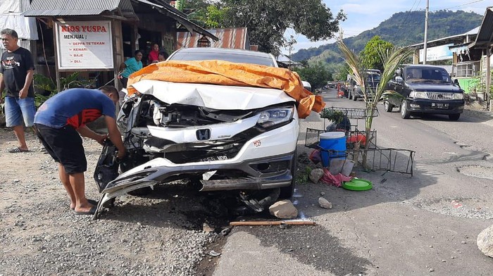 Mobil dan motor yang terlibat kecelakaan (Dok. Istimewa)