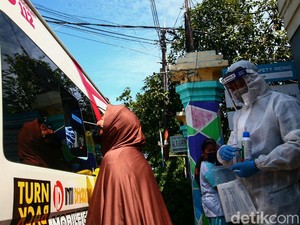 115 Warga dari Klaster Sampoerna yang Reaktif Jalani Tes Swab Corona Gratis