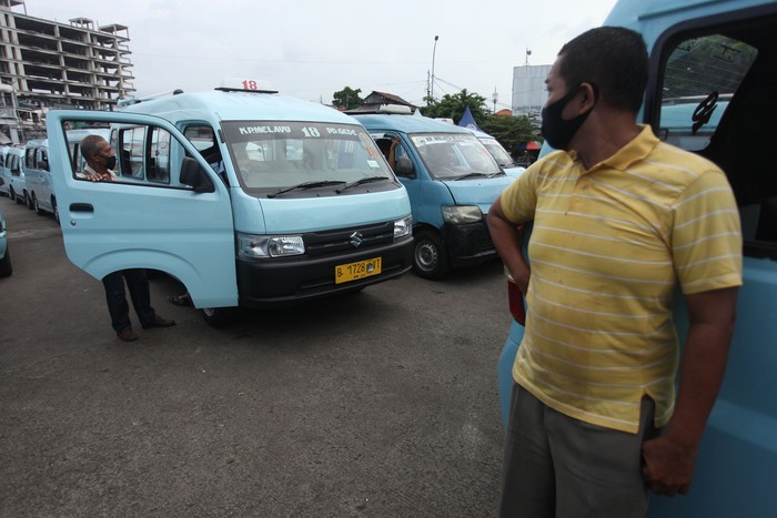 Pengusaha Angkot Terancam Gulung Tikar Terus digempur virus Corona, Pengusaha angkot, Organisasi Angkutan Darat (Organda) DKI Jakarta mengatakan angkutan umum terancam gulung tikar.