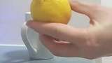 Begini Cara Memeras Jeruk Lemon Agar Airnya Banyak