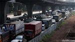 Potret Kemacetan di Tol Jakarta-Cikampek Jelang Lebaran