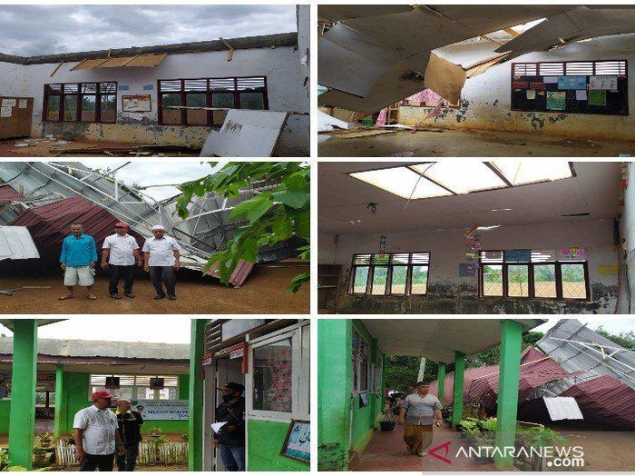 Gedung SDN di Sipirok, Tapsel, Sumut rusak parah diterjang angin kencang.