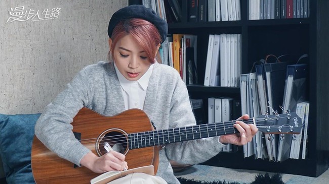 Gloria Tang telah merilis album sejak 2004 dan menerima sejumlah penghargaan di Hong Kong. Dilansir situsnya, artis tersebut sering membuat musik untuk berbagai film independen dan iklan. Foto: Instagram @goodafternoongloria