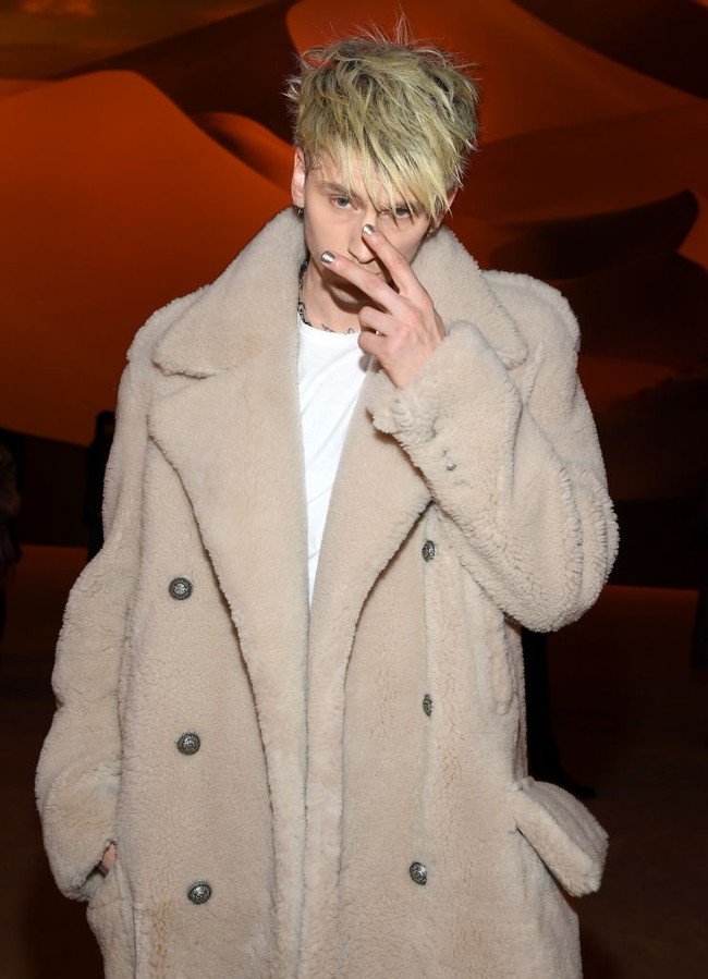 Machine Gun Kelly diketahui pernah menjalin hubungan mesra dengan beberapa selebriti papan atas. Mereka antara lain Kate Beckinsale, Noah Cyrus, Halsey dan Amber Rose. (Foto: Getty Images/Pascal Le Segretain)