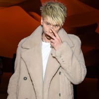 Machine Gun Kelly diketahui pernah menjalin hubungan mesra dengan beberapa selebriti papan atas. Mereka antara lain Kate Beckinsale, Noah Cyrus, Halsey dan Amber Rose. (Foto: Getty Images/Pascal Le Segretain)