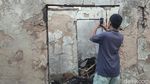 Mencari yang Tertinggal dari Puing-puing Sisa Kebakaran di Tambora