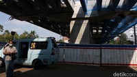Hal tersebut dilakukan guna memastikan kelancaran jalur logistik selama pandemi virus Corona tengah melanda wilayah Indonesia.  