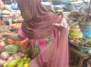 Penjual Sayuran di Afrika Ini Jago Bahasa Indonesia dan Jawa